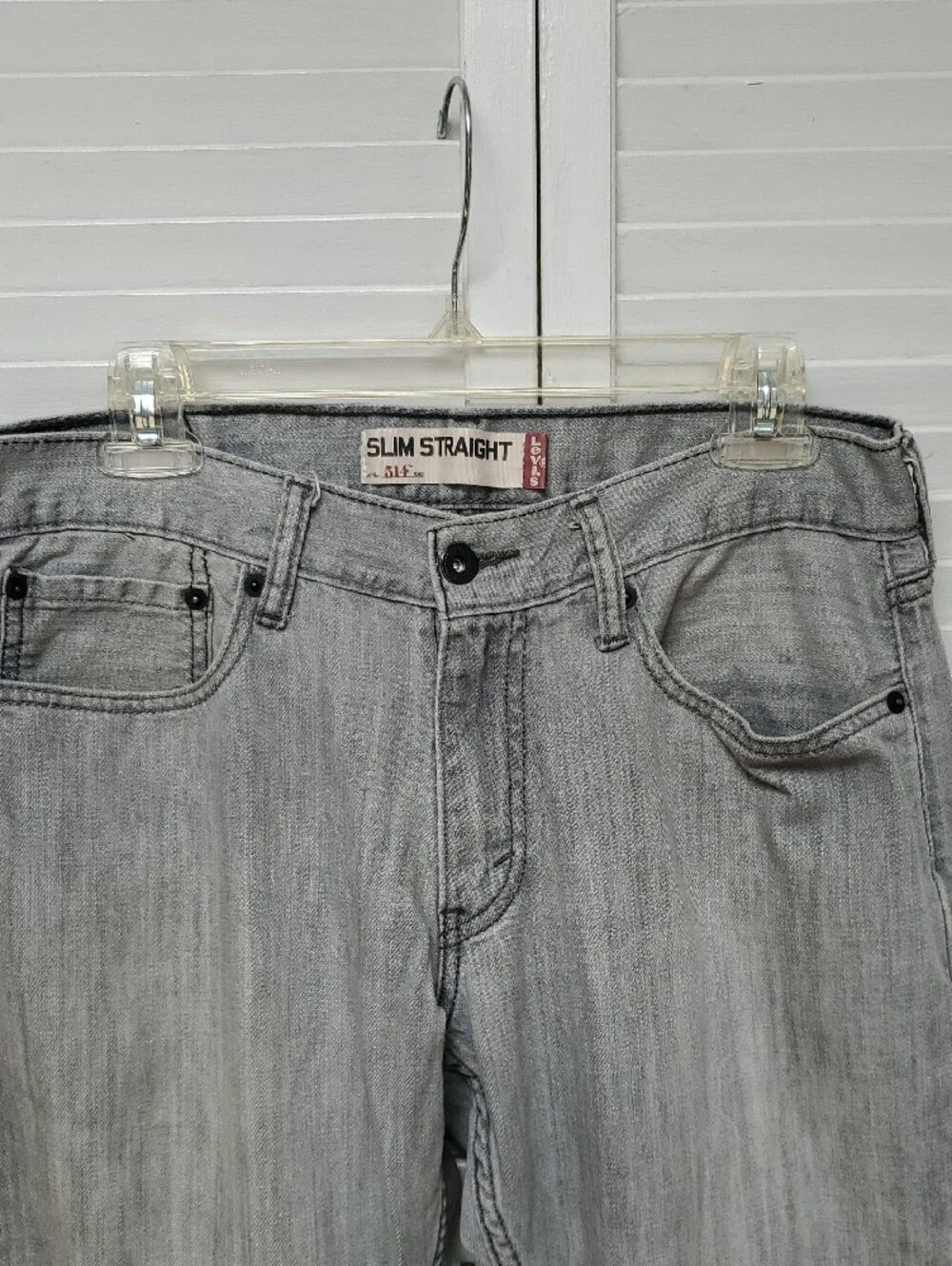 Levi's Slim Straight Jeans in Light Gray Wash